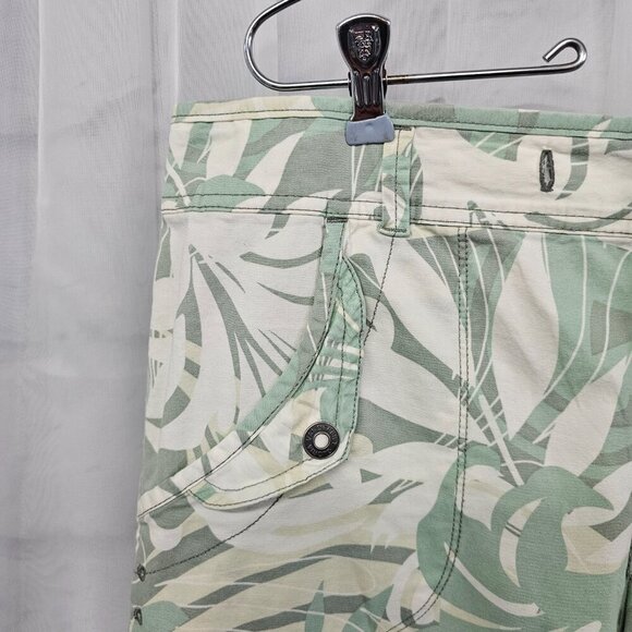 Vintage Gloria Vanderbilt Green Tropical Bermuda Cargo Shorts 16 - Picture 2 of 14